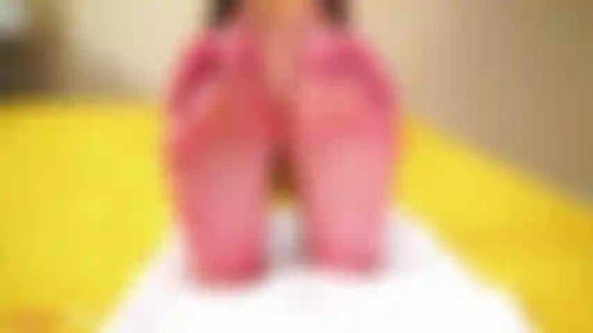 Anweisungen zur fuß-sperma-reinigung (tatsächliches sperma auf den füßen).