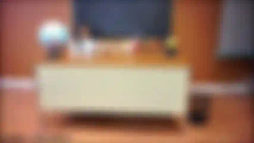Strumpfhosenverehrung im klassenzimmer.