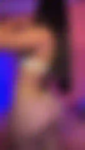Ich liebe es, mich auszuziehen und dir einen geilen blowjob zu geben ;) komm in meinen mund!! Ich liebe es, sperma zu schlucken...