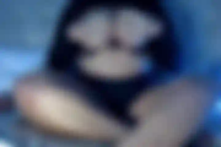 Wichse deinen schwanz und spiele mit meinen großen titten.