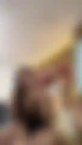 Komm und genieße den besten blowjob, während ich tanze und mich langsam für dich ausziehe.