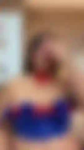 Dein schwanz in meinem mund und ein spiel mit meinen großen titten.