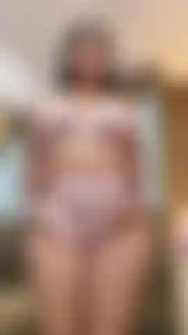 Meine kurven rufen nach dir und sie wollen, dass du mich voll durchfickst.