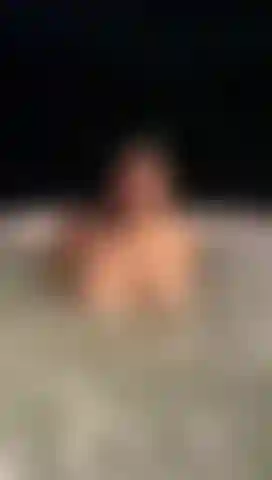 Unter wasser und mit einem sexy körper, und wünschte, du wärst hier bei mir.