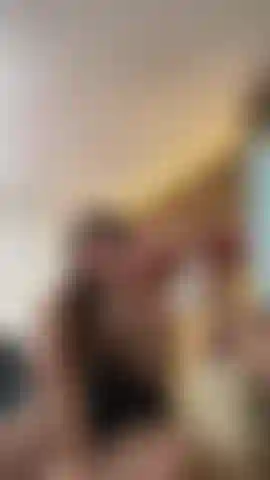 Aufregende massage mit meinen füßen auf deinem schwanz und verliere meine muschi nicht aus den augen.