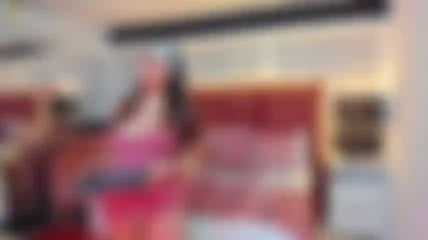 Meine reize werden dich erregen. Ich öffne meinen arsch und masturbiere für dich.