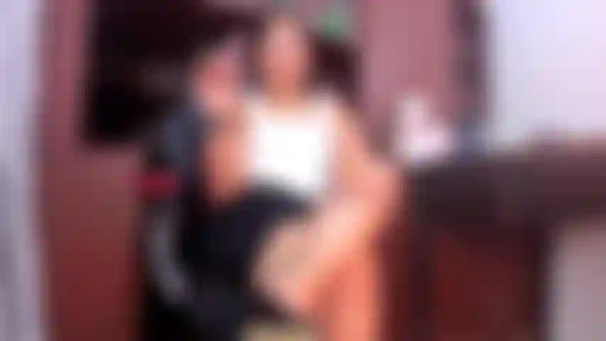 Reibe deinen schwanz an meiner heißen muschi, büro.