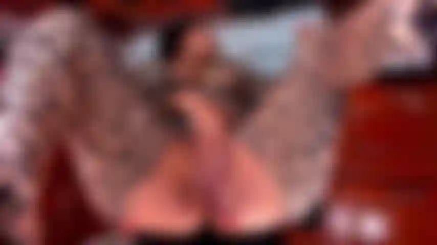 Missionarin, versohle meine muschi und spritze ab.