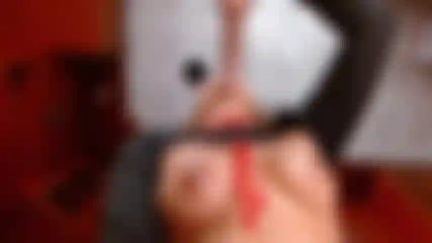 Wie sieht dein schwanz in meiner kehle aus?