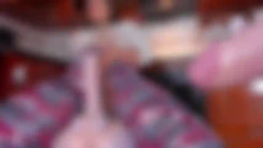 Joi, hoden- und schwanzmassage.