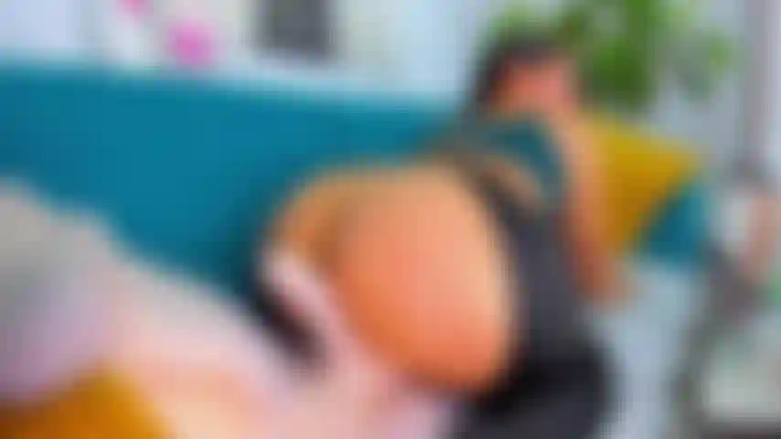 Reibe meinen arsch an deinem schwanz.