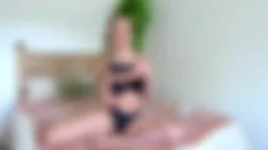 Probiere mit mir meinen neuen strukturierten dildo aus.