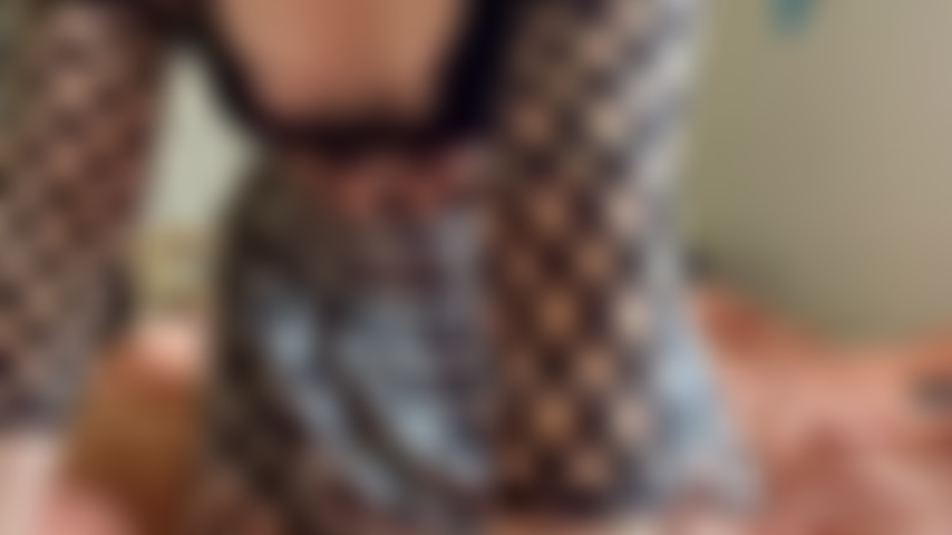 Twerking, bodystocking | altes mädchen twerkt in bodystocking.