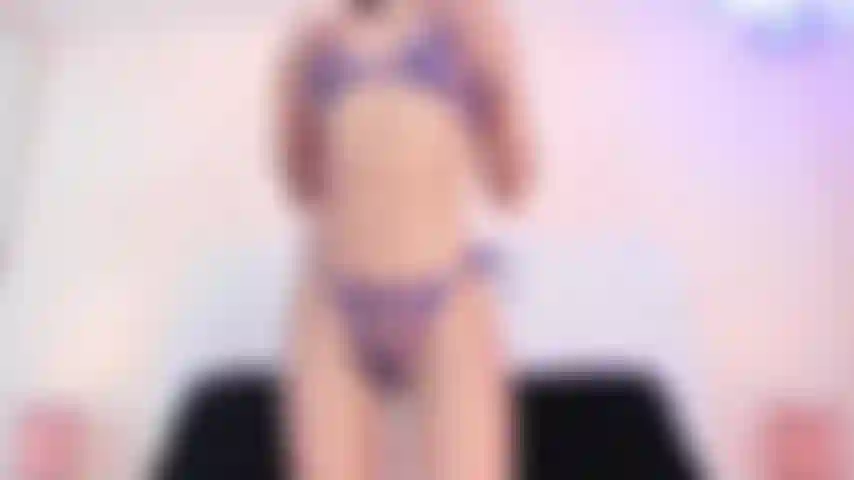 Ein latina-mädchen, das im schlafzimmer spaß mit ihrer muschi hat.