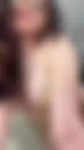 Komm und probiere meine beiden neuen großen titten und meinen saftigen arsch voller sperma.