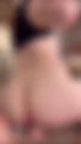 Die mich hart in meinem zimmer fickt.