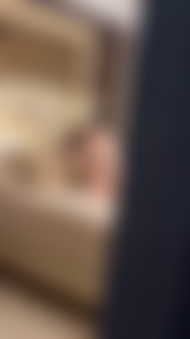 Nichts macht mich mehr an, als wenn mich jemand ausspioniert, während ich in meinem zimmer meine muschi zerstöre.