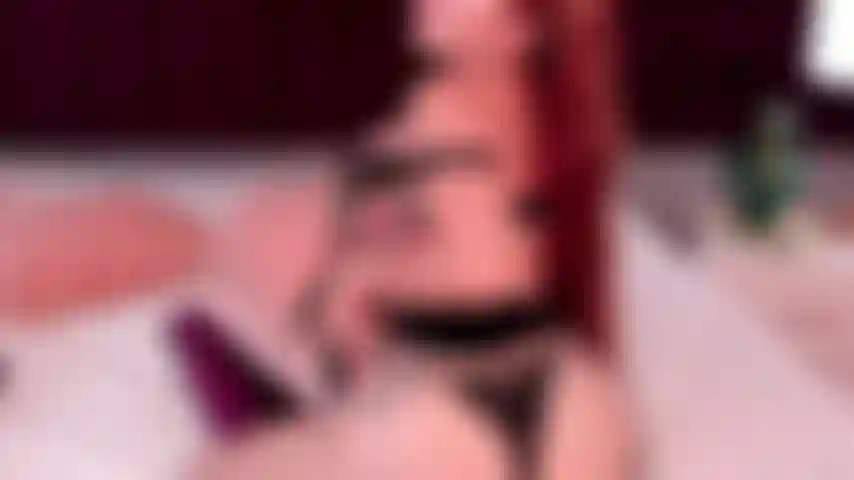 Mit sexy hintern und bewegungen.