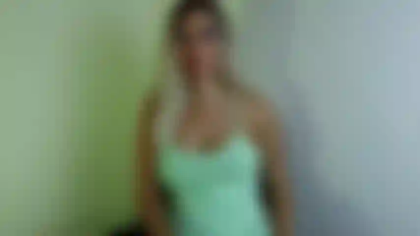 Ein freches mädchen, das auf der party creampie bekommen hat.