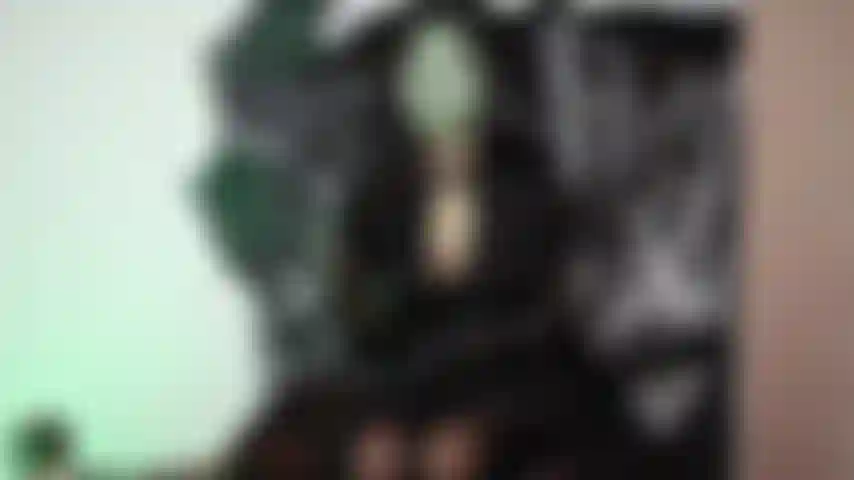 Eine böse hexe macht dich zu ihrem fußanbeter.