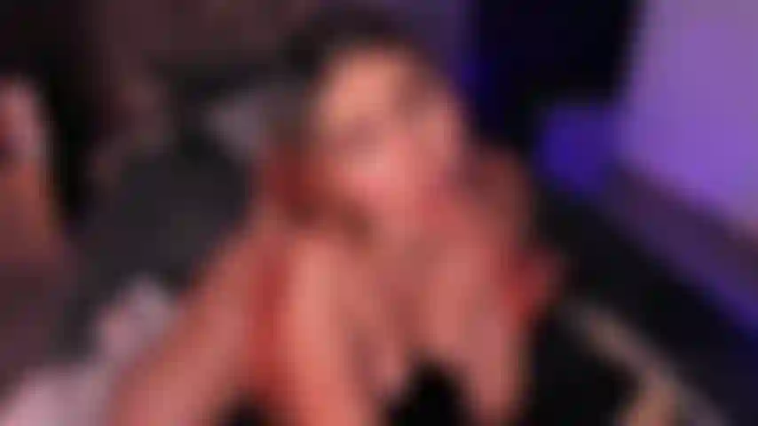💋 Curvy body, teasing lips… this video is dangerous