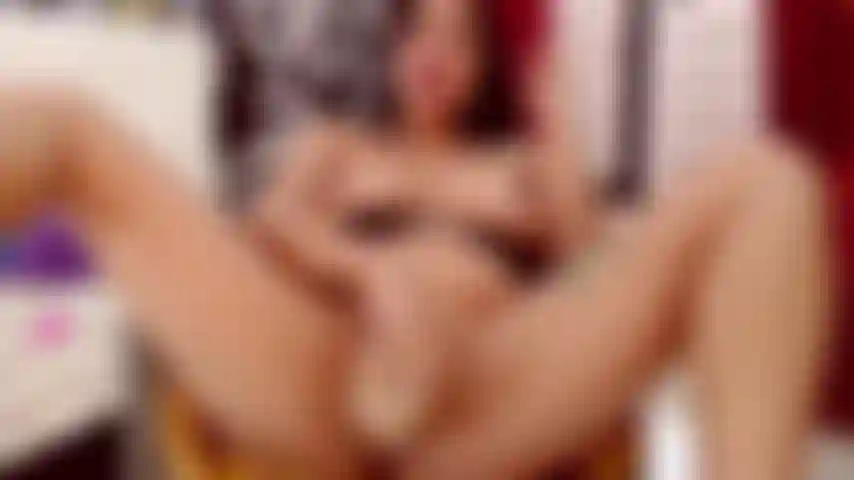 Fuking pussy mit großem dildo.