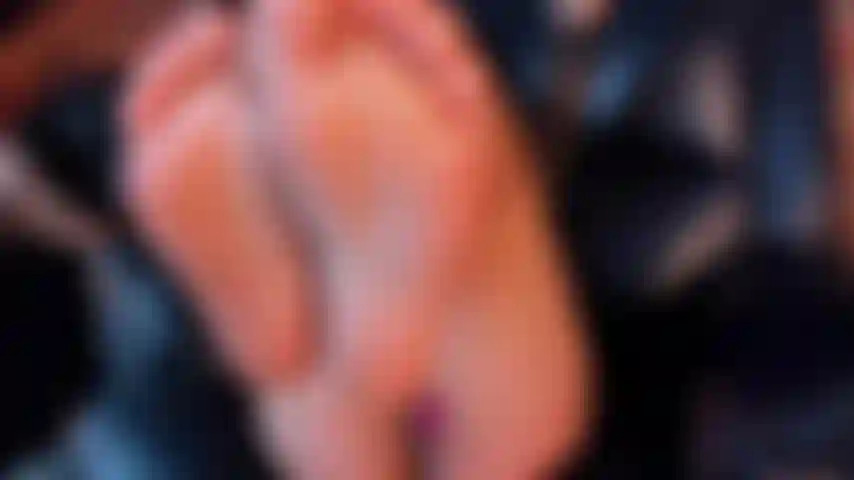 Magst du meine kleinen nägel?? Diese öl- und fingermassage ist so wundervoll.