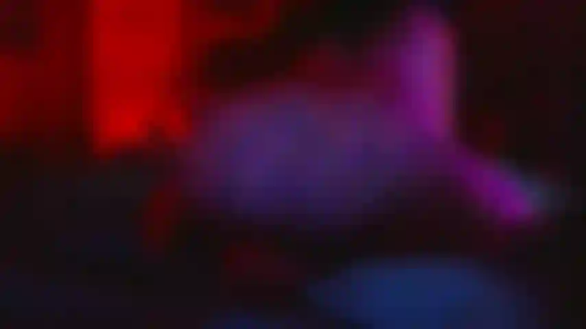 Die darauf brennt, große spritzer abzuspritzen.