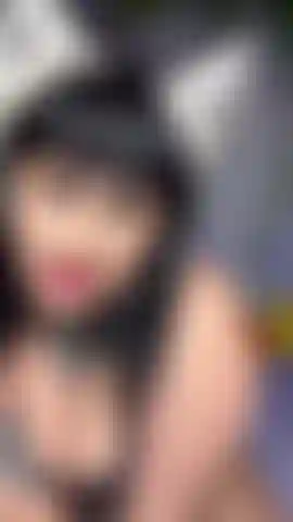 Egirl liebt es, wenn du ihre titten fickst und sie dich reitet, bis sie abspritzt.