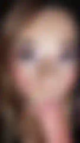 Asmr lutscht und fickt einen harten dildo in meinem schrank.