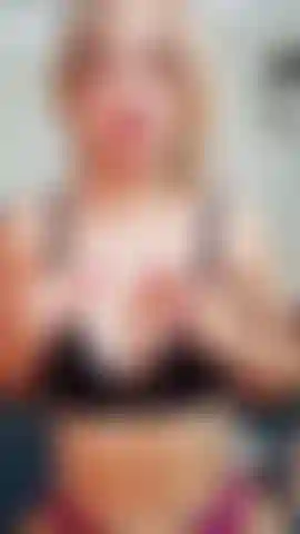 Eine sexy blondine, arschmasturbation, analkugeln, titten lecken, muschimasturbation, finger im arsch, blondes mädchen.