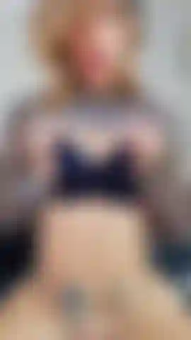 Spiele hart mit meinen analkugeln und meinem üppigen spielzeug.