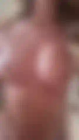 Klatscht auf diese kleinen titten xx.