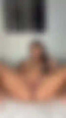Ich masturbiere meine köstliche muschi.