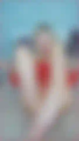 Footjob, meine langen finger streicheln deinen schwanz.