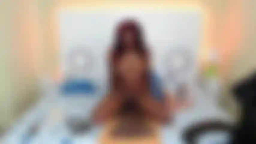 Du bringst mich zum kommen, indem ich über deinen schwanz springe.