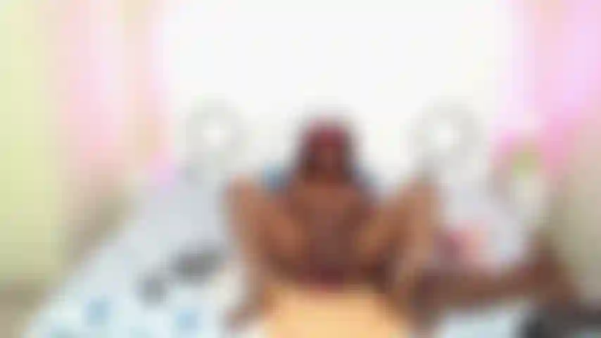 Reiße mir mit zwei schwänzen die löcher auf.