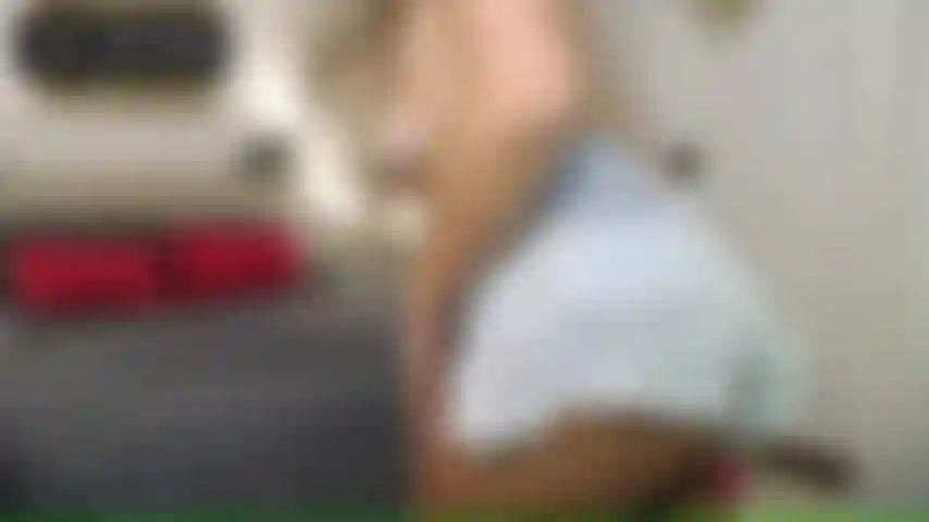 TIGHT JEANS SHORTS TEASE