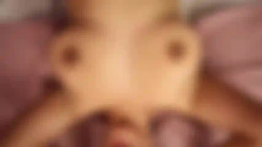 Meine titten hüpfen, während du mich fickst.