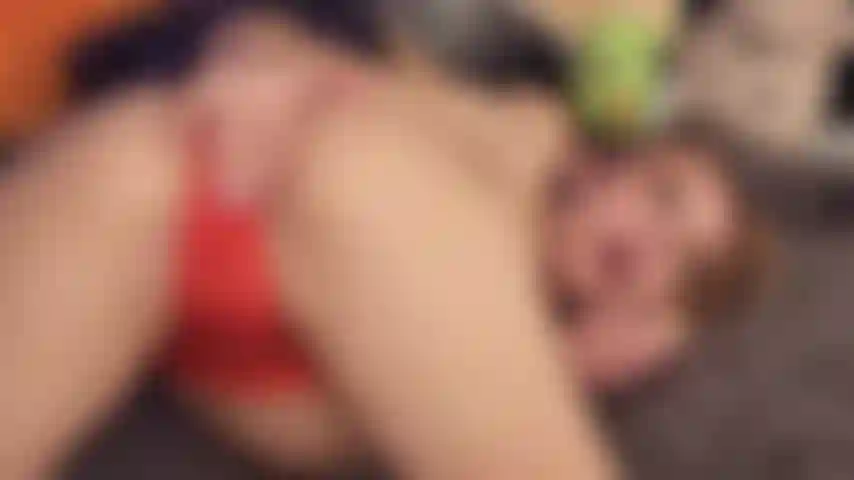 Ich wollte einfach nur einen großen schwanz in mir haben. Mein nasses höschen verrät alles!