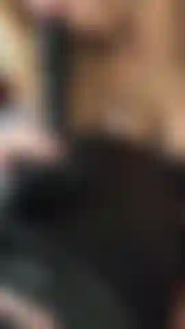 Verwende meinen sattel-vibe mit gspot-aufsatz. Fickt und vibriert mich, bis das sperma aus meiner muschi tropft.