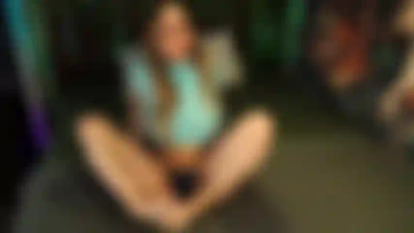 Watch me tape a toothbrush to my feet and get tickled hardcore! Lots of my lil feets and giggles!