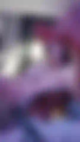 Dildo und vibrator in einer behaarten muschi und ein vibrator auf der klitoris und abspritzen!