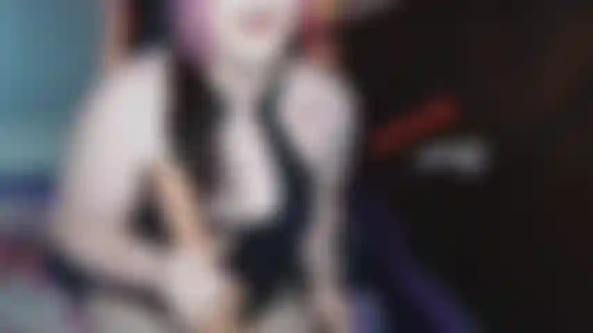 Mit kleinen schwänzen spielt.