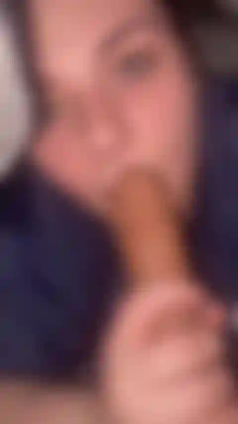 Gebe dir unter der decke einen blowjob, damit wir nicht erwischt werden.