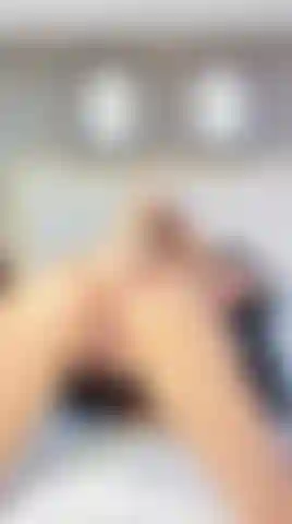 Ich weiß, dass du es liebst, wenn es tief in mich eindringt.. Und meine stöhner zu hören, während ich dich in mir behalte.
