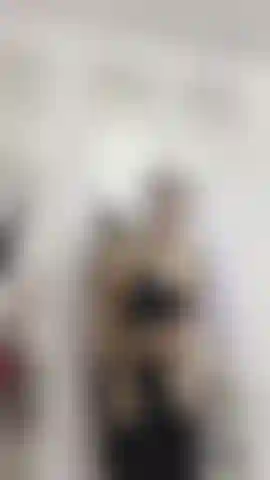 Sinnlicher striptease und tanz.