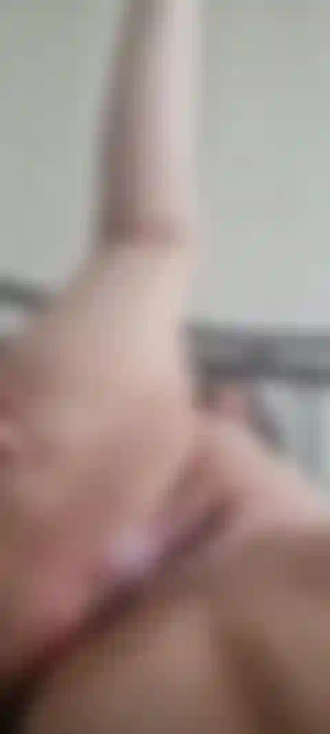 Spiele anal mit meinem buttplug in meinem engen arschloch.