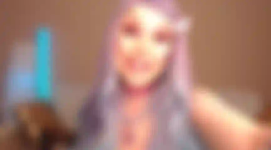 84. Eine mega dumme bimbo-schlampe, ahegao-entengesicht, kein spielzeug, hüpfende titten.