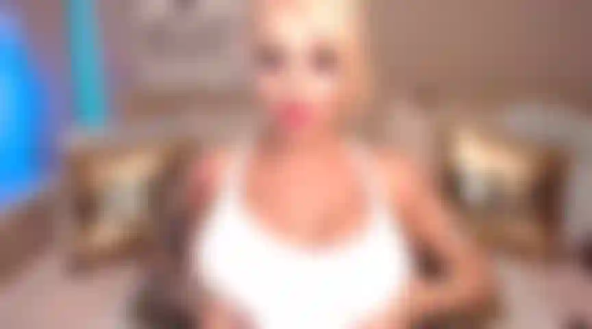 41. Riesentitten im nassen t-shirt + dirtytalk + cumshot auf die titten.